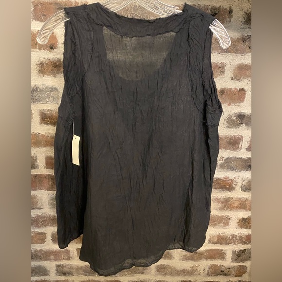 NWT Black Floral Top - Large - Picture 2 of 4